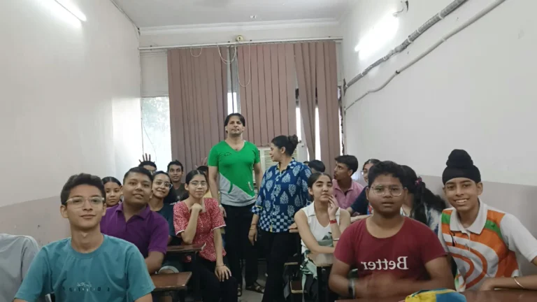 students appearing for mock tests in tuition classes chandigarh