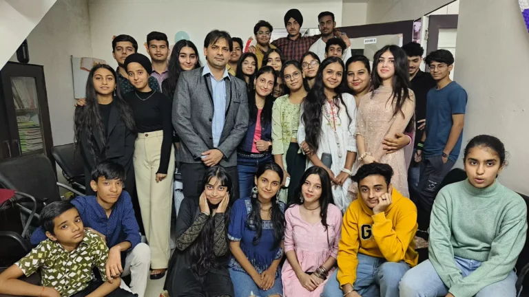experienced teachers coaching class 9 to 12 students in chandigarh and kharar