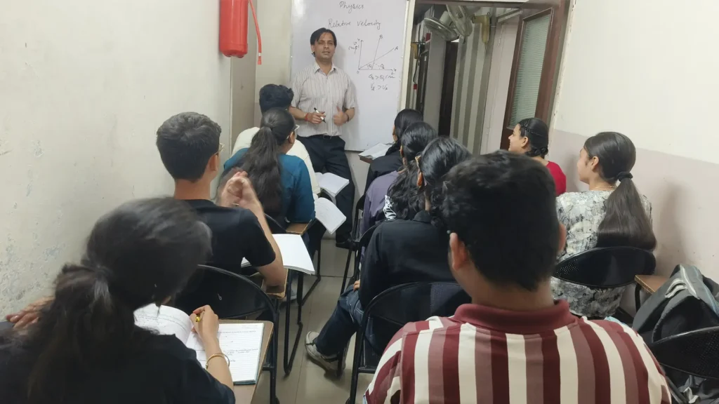 physics coaching in chandigarh & kharar class 11 and 12 students studying